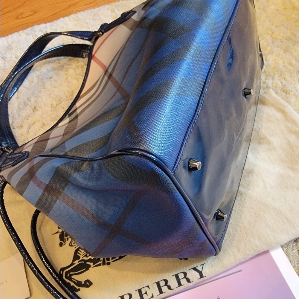 Burberry tote - Picture 6 of 11